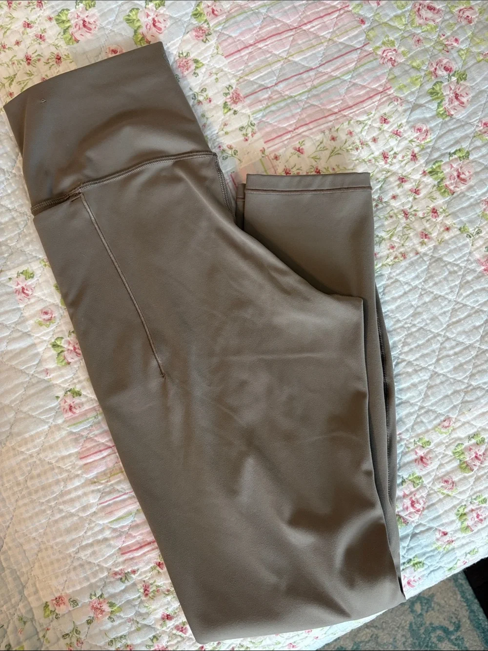 CALIA by Carrie Underwood High-Waist Leggings in Taupe - Picture 3 of 6